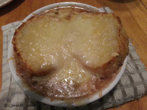 french, onion, soup, french onion soup, cheese, bread, gruyere, recipe, comfort food, lynne st. james
